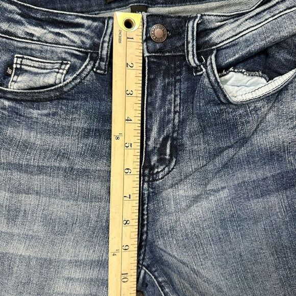 Judy Blue Women’s Size 26 Relaxed Fit Jeans Blue Medium Wash Denim Raw Hem - Picture 5 of 10